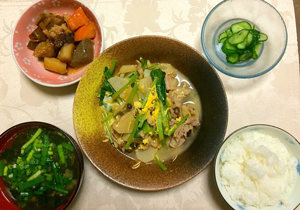 豚バラ、蕪、しめじの卵とじ  筑前煮 わかめの味噌汁 きゅうりの浅漬け|Junko Tominagaさん