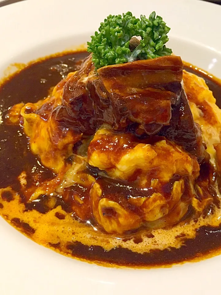 オムライスにビーフシチュー乗せ|zeroweb_bossさん