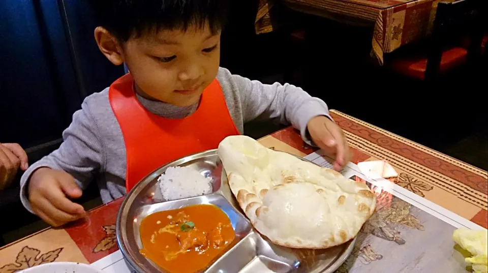 Snapdishの料理写真:ネパールカレー屋さんでナンと華麗なるカレー🍛|やよさん