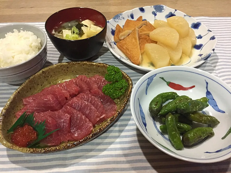 10月11日晩御飯〜まぐろ刺身・大根とさつま揚げ煮物・ししとう胡麻油炒め・豆腐とワカメ味噌汁|まーままさん