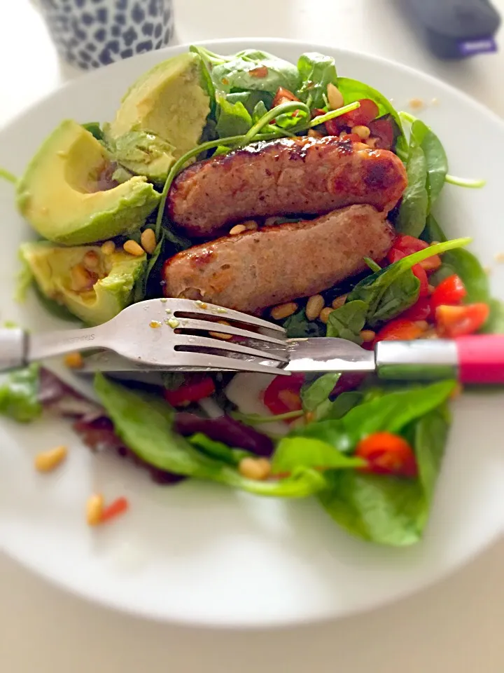 Sausage, pine nut, tomato, avocado salad|Holly Reedさん