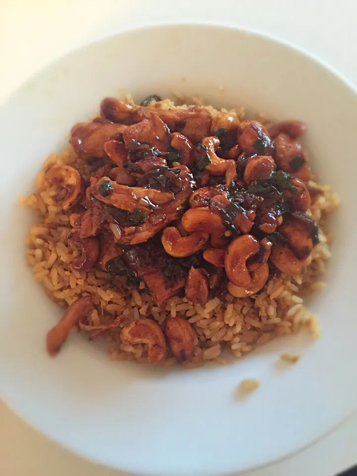 Chicken with cashew nuts &a egg fried rice|Holly Reedさん