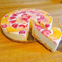 Snapdishの料理写真:Yogurt fruit pie! All natural yogurt, made with peach and strawberries,  not sweet and its healthy and yummy!! 😊😊😍😍|Chef-Jonathan TRさん