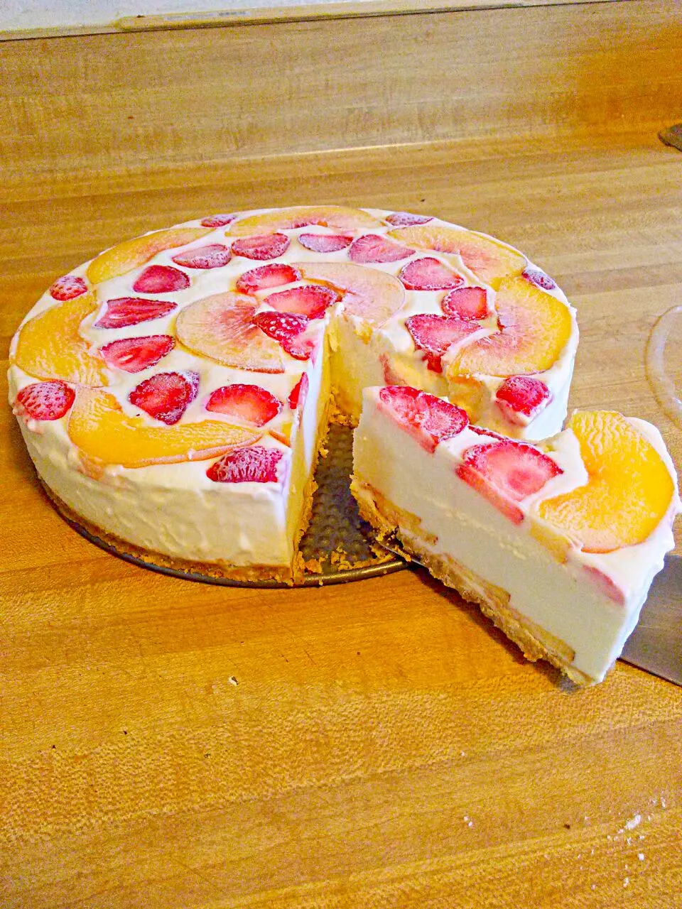 Yogurt fruit pie! All natural yogurt, made with peach and strawberries,  not sweet and its healthy and yummy!! 😊😊😍😍|Chef-Jonathan TRさん