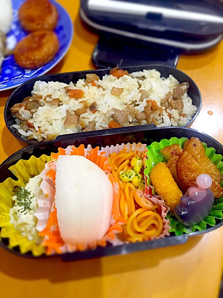 子供お弁当🍱 鶏肉と根菜の混ぜ御飯  カマンベールチーズフライ  薩摩揚げ焼き  キャベツ入りポテトサラダ  コーンのトマトスパゲッティ  梨|ch＊K*∀o(^^*)♪さん