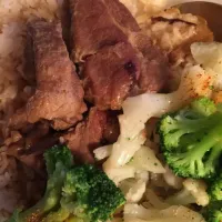 Pork with rice and gravy with mixed veggies|Kayla Parsleyさん