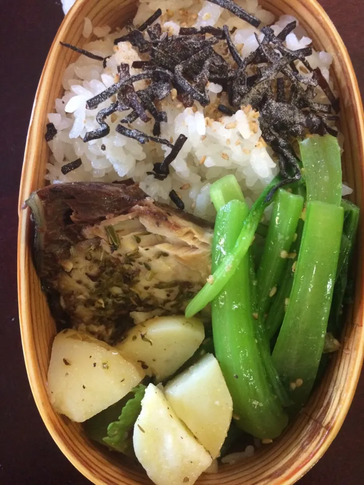 大雑把鰤のハーブ焼き弁当！時間がないー。|aiさん