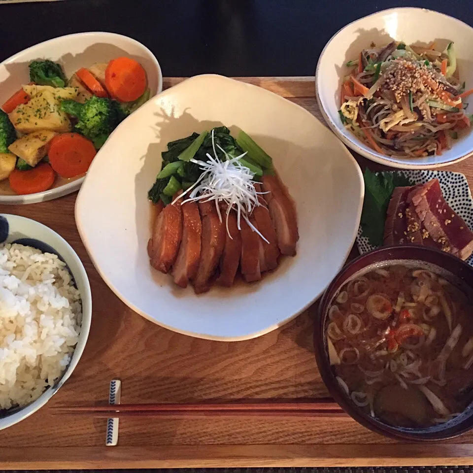 Snapdishの料理写真:⭕️鶏チャーシューと青梗菜
⭕️温野菜サラダ
⭕️春雨サラダ
⭕️きゅうりの浅漬け|ayumiさん