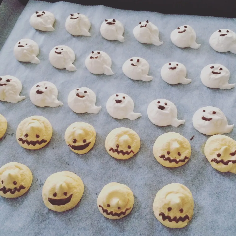 Snapdishの料理写真:メレンゲ焼き菓子 de ハロウィンおばけ|hana_youさん