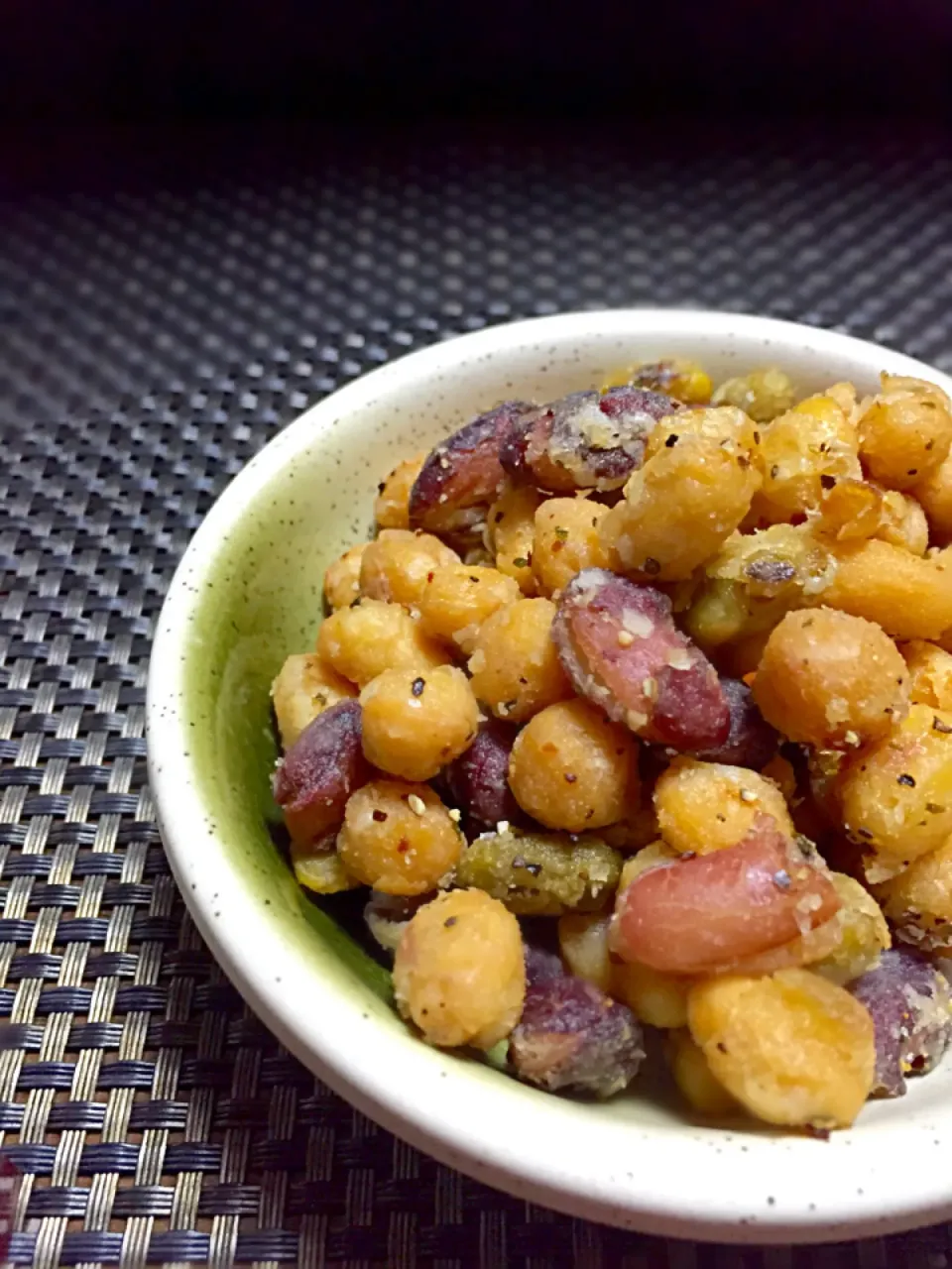 ことりさんのお料理、大豆と枝豆のハーブソルト炒め を、ミックスサラダ豆で🌿|あいさん