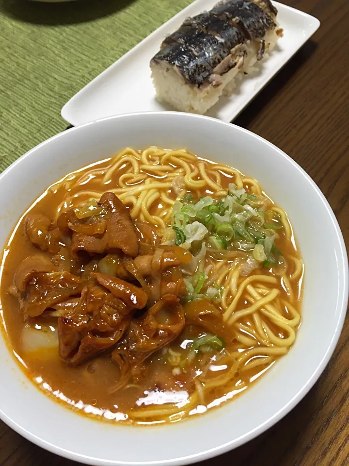 ホルモンラーメン
秋刀魚の棒寿司|Terumi  Yokosawaさん