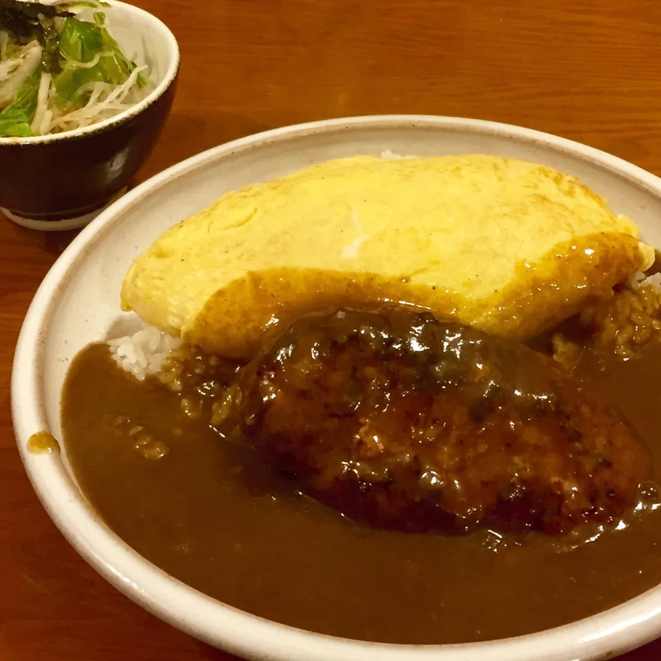 Snapdishの料理写真:ハンバーグカレーにチーズ入りオムレツをトッピング|route54さん