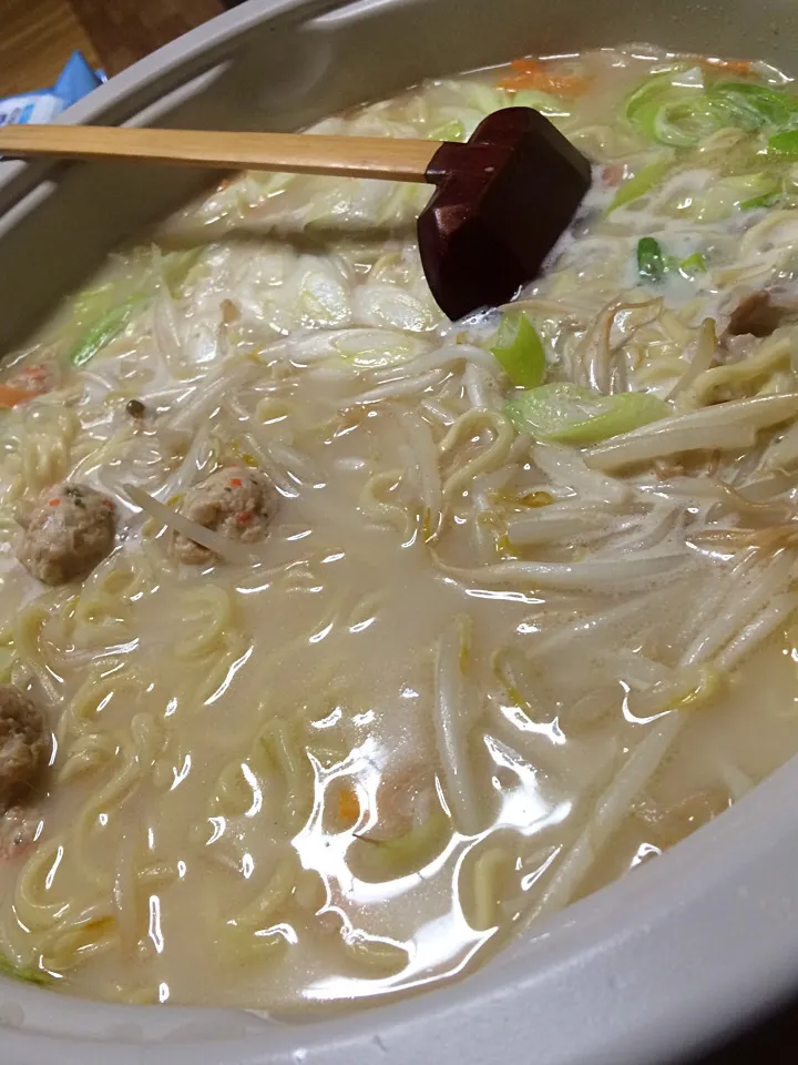 10/13の晩ご飯…トンコツ鍋ラーメン。|hiroさん