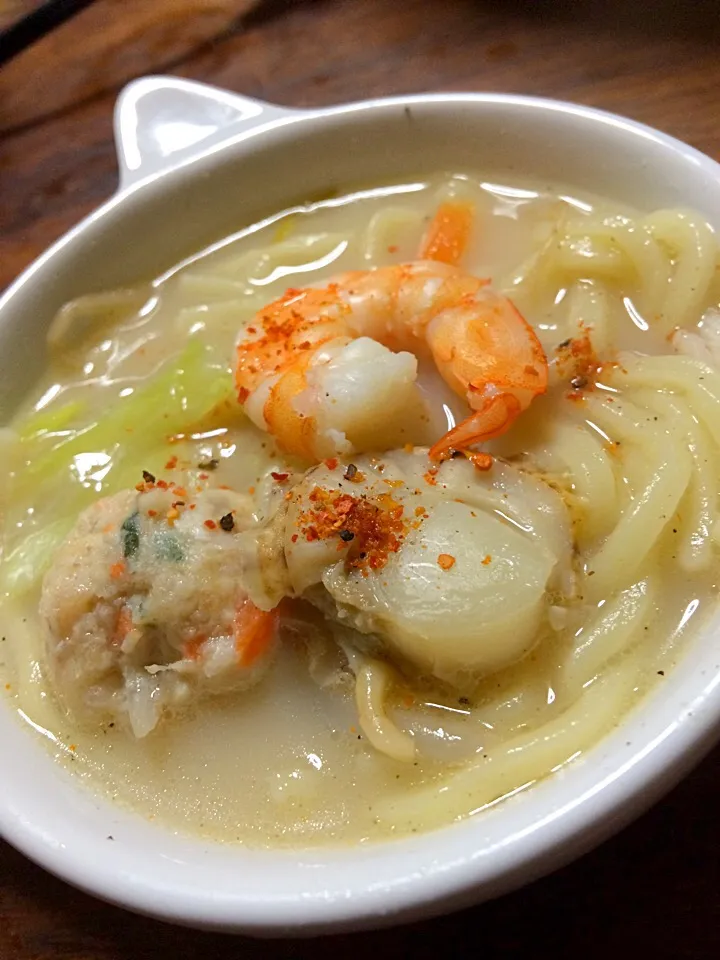 トンコツ鍋ラーメン！召し上がれ〜♪|hiroさん