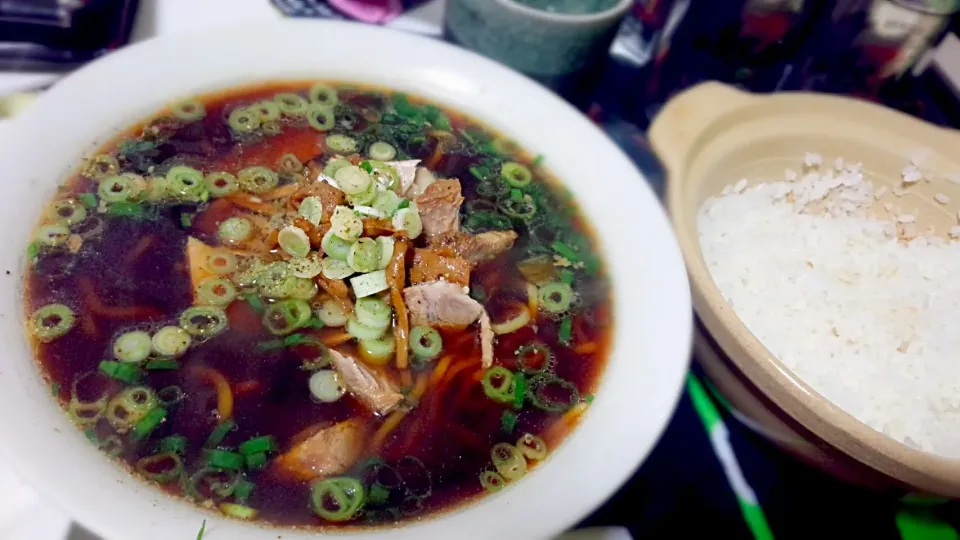 富山ブラック風ラーメンと土鍋ご飯♪|しょうたさん