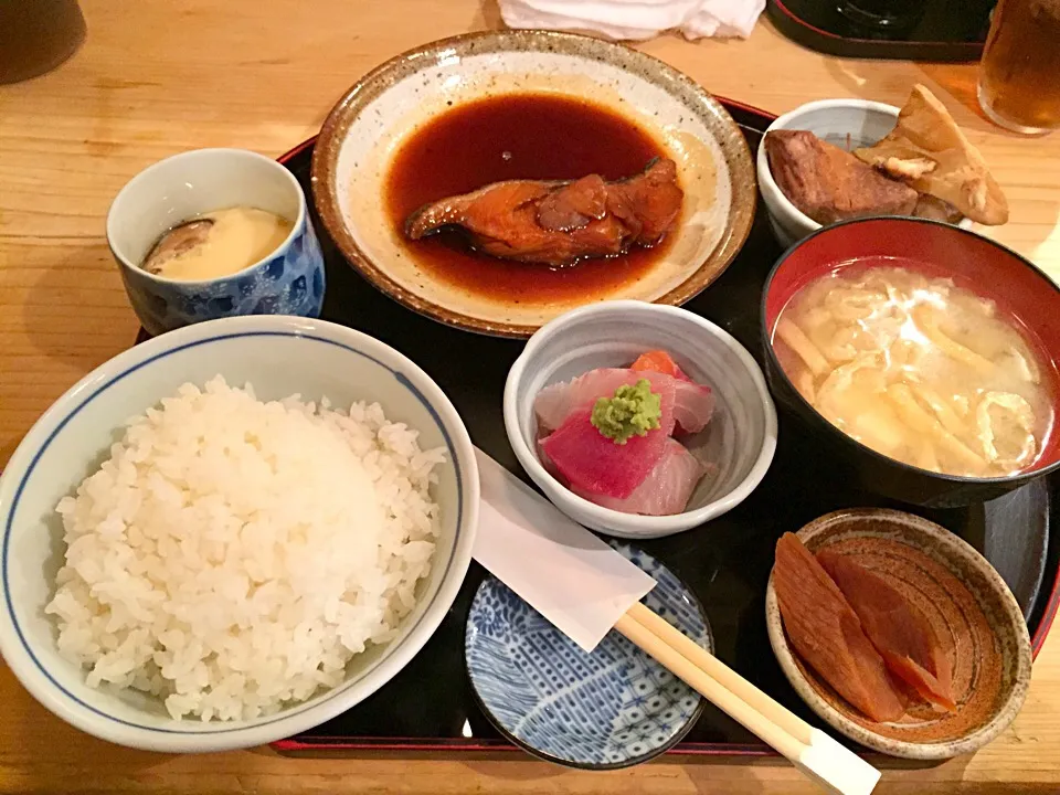 新橋・舞浜の銀ダラの煮付け定食。これで1000円！|TonyYamadaさん