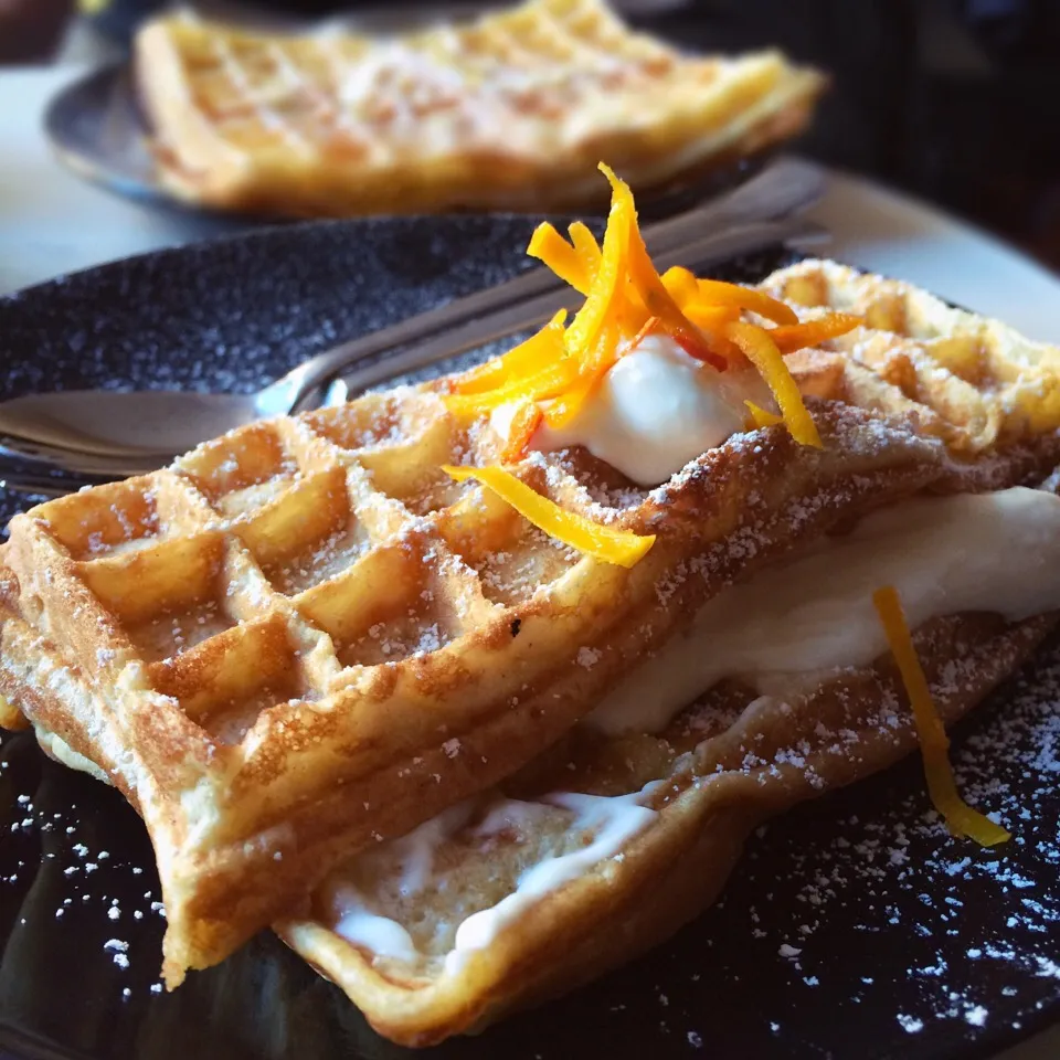 pumpkin cinnamon spiced waffles with cream cheese filling 😋 so delicious!|CatzeMDさん