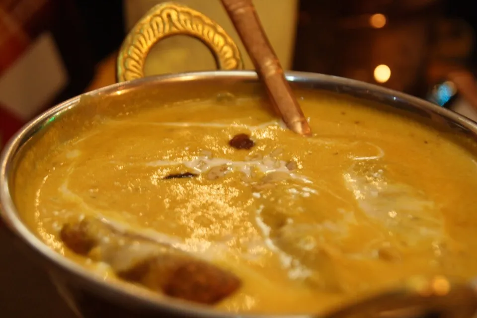 Fried cheese rolls served in a fruity mango-curry-sauce  ✨super yummy Indian dish|CatzeMDさん