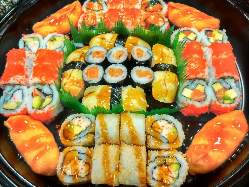 every one loves this dish for sure 😍 #Sushi #yummy @nissailmamukti|Erina Cahyaning Astitiさん