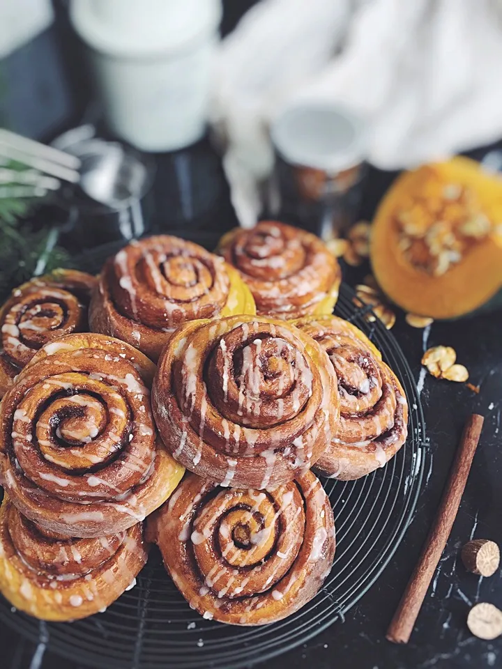 Pumpkin cinnamon rolls|rick chanさん