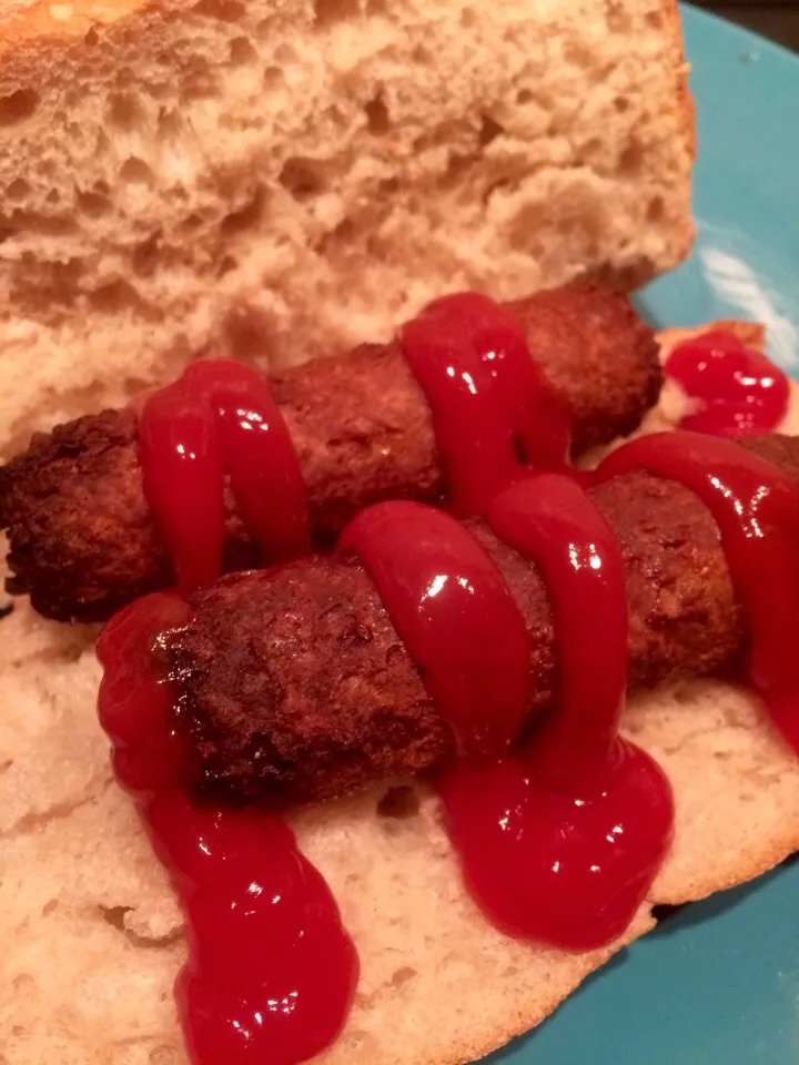 Linda McCartney veggie sausages with tomato ketchup|Nick Hiderさん