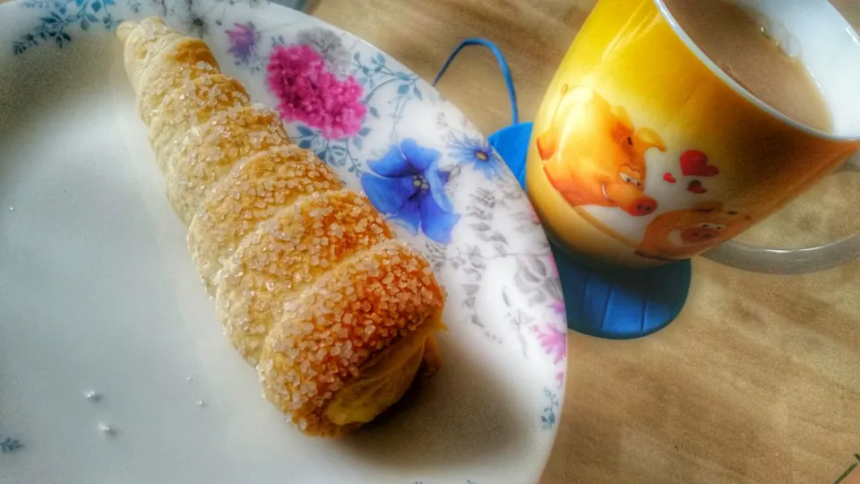 cornetto vagnillia buyed from swiss bakery with black tea|Najeskaさん