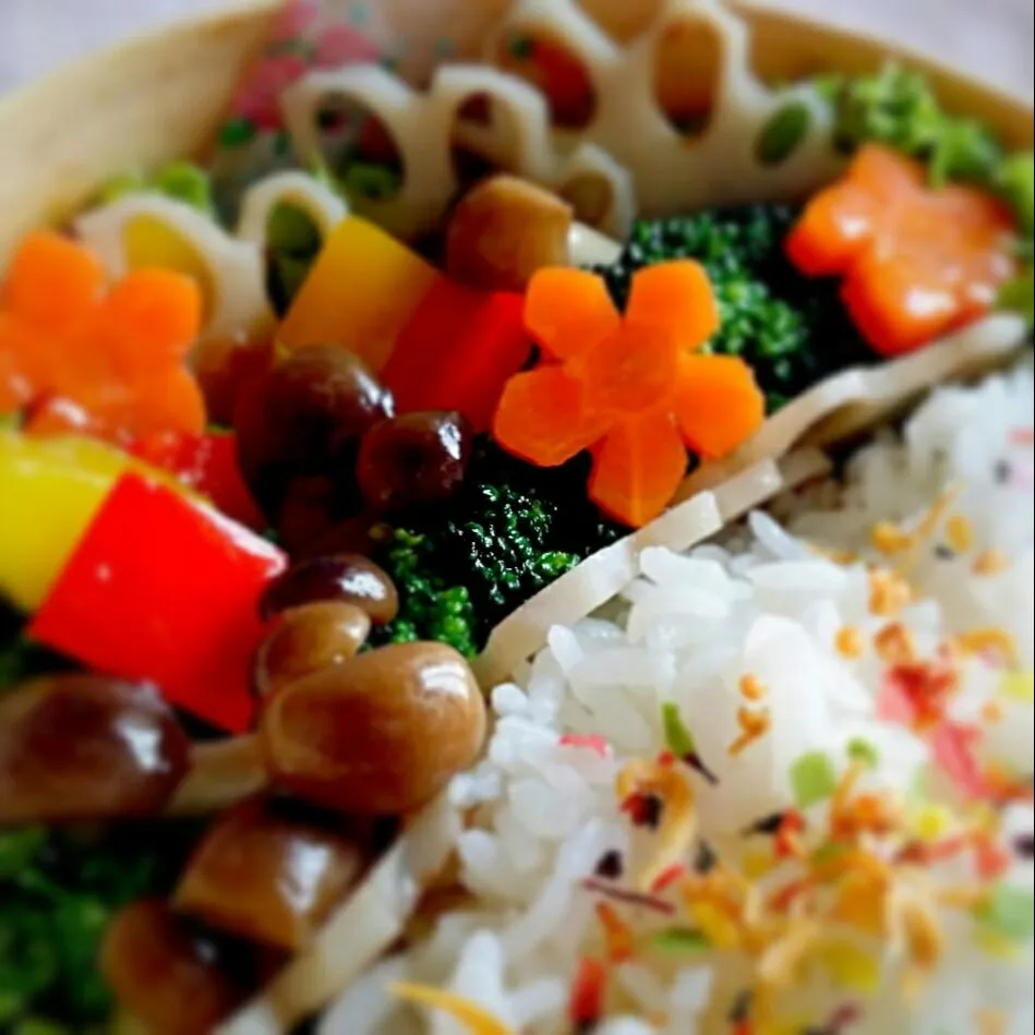 simple stewed vegetables bento for today.  happy mid week  🌻🌸🌼🌹🌷🍀|Chua Jeanさん