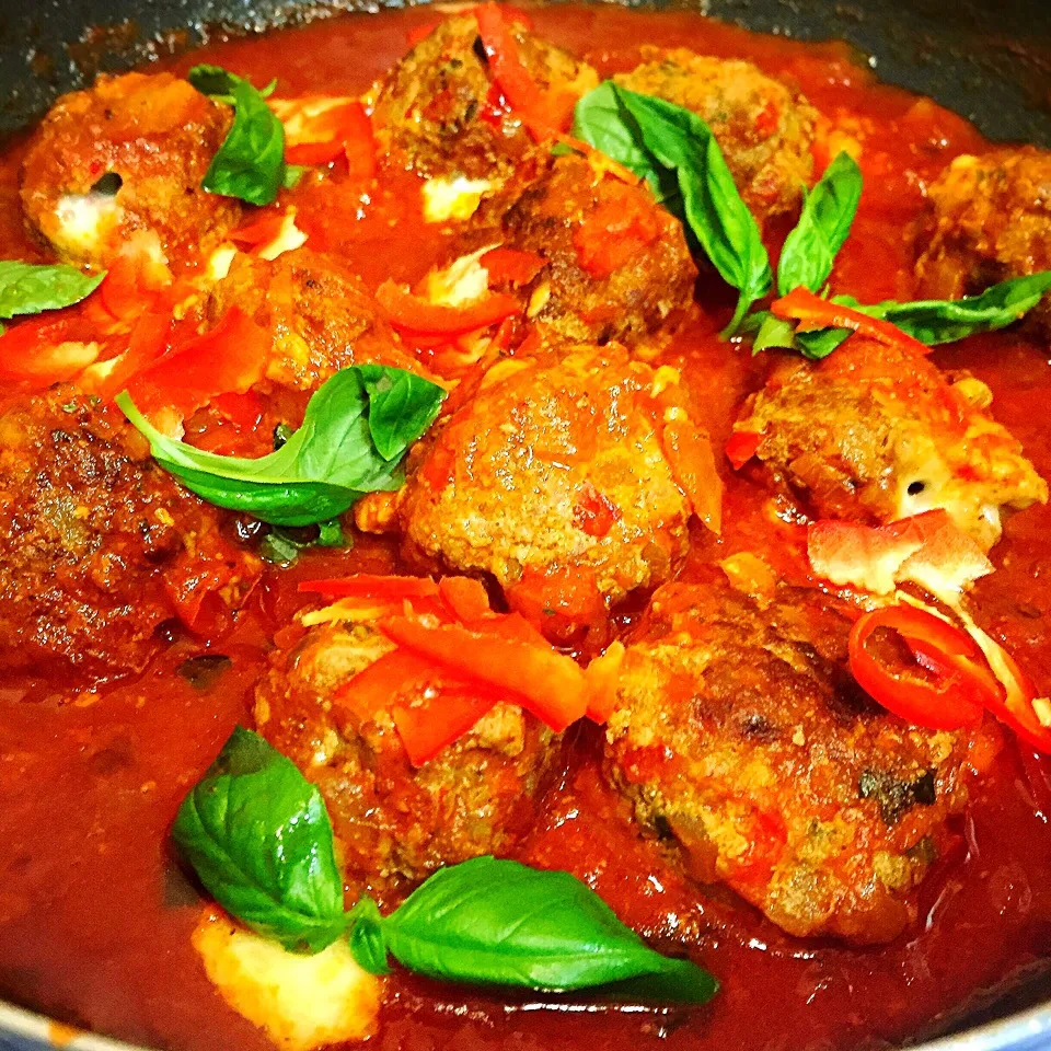 Cheezy Meat Balls in tomato-garlic sauce|Laarni Nabongさん