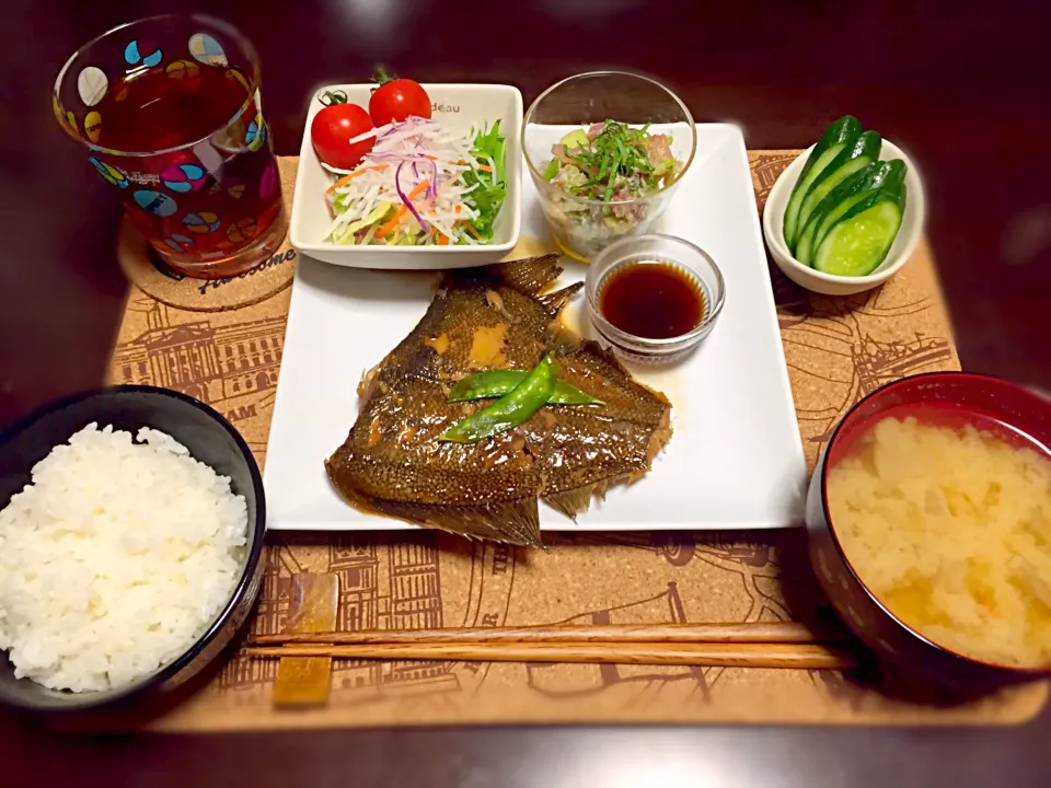 カレイの煮付け、アジのなめろう、サラダ、きゅうりのどぼ漬け、味噌汁、ごはん♡|keychanさん