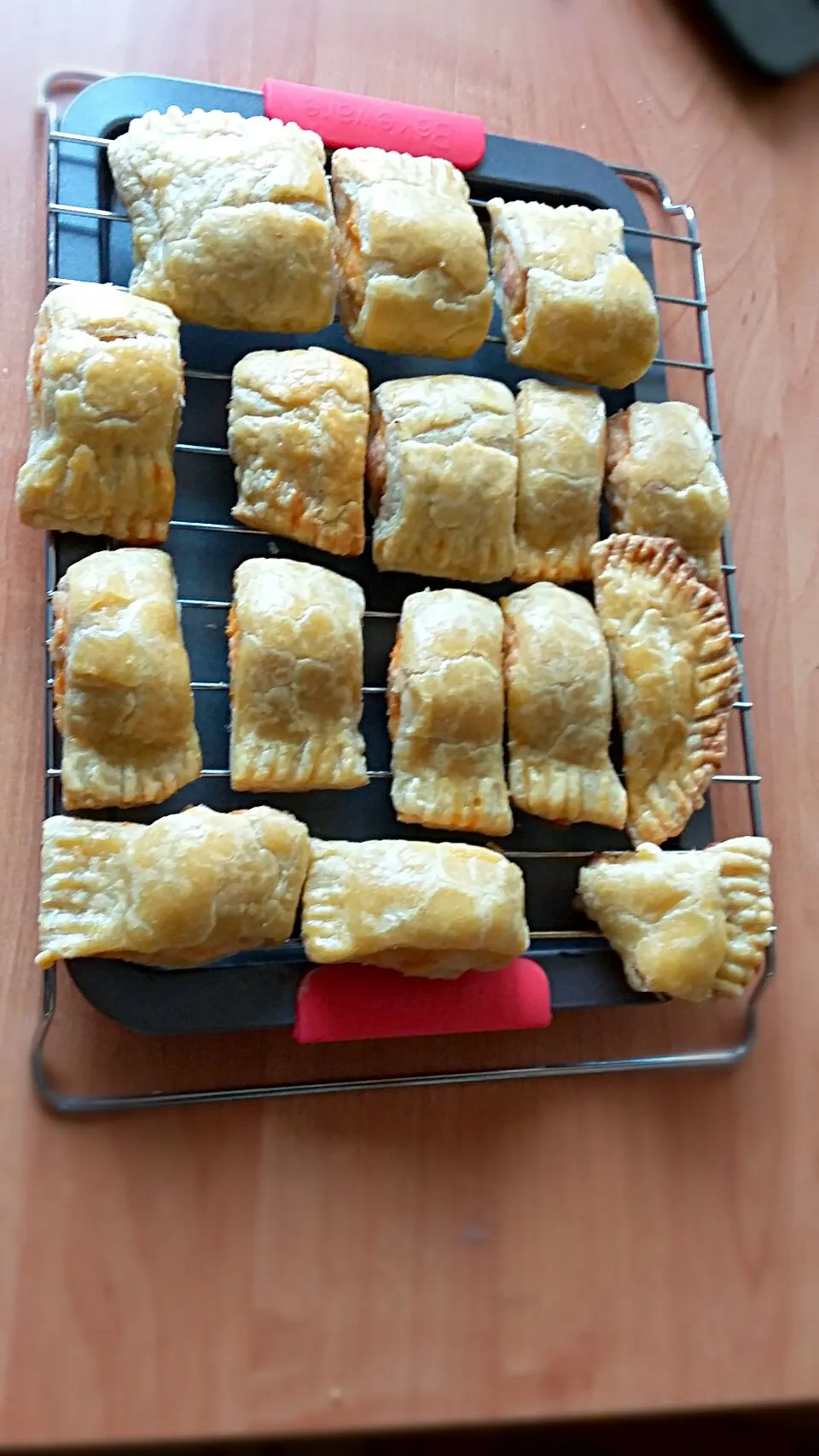 chicken puff pastries.|Ellen Natasha Kabatetsiさん