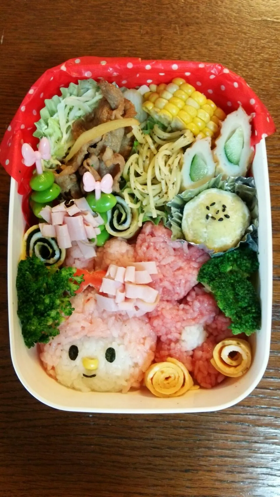 Snapdishの料理写真:10/15の職人さん弁当🍱❤
マイメロディ♬

焼肉（下に千切りキャベツ）
バジルパスタ
ちくわきゅうり
くるくる海苔巻き玉子焼き&くるくる玉子焼き
赤ウインナー（リボン）、花ハム
まん丸スイートポテト風
枝豆
ブロッコリー、とうもろこし|國持千晴さん