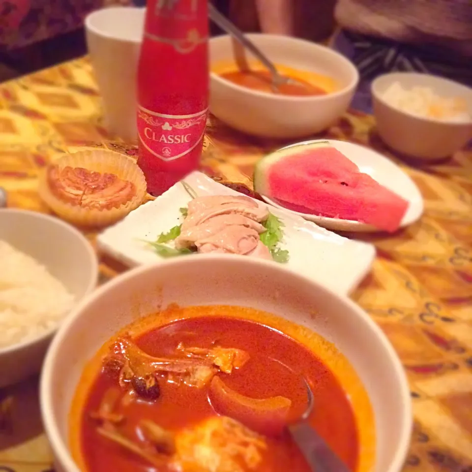 makanai:蒸し鶏、魚カレー、ハーブライス。西瓜。SPY:タイのワインクーラー❤️|CHOOtaitaiさん