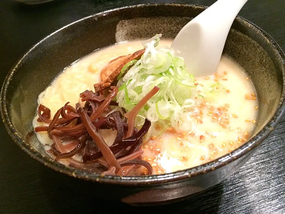 Snapdishの料理写真:途途屋とんこつラーメン|じゃいあんさん