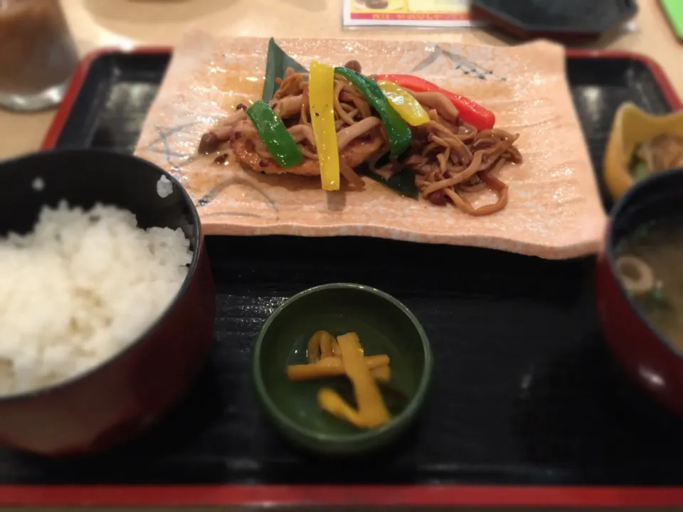 Snapdishの料理写真:秋鮭の和風ソース定食【限定10食】
800円|エイコーワールドさん