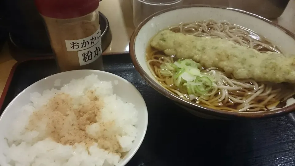 Snapdishの料理写真:ちくわ天そば＋半ライス|サイファさん