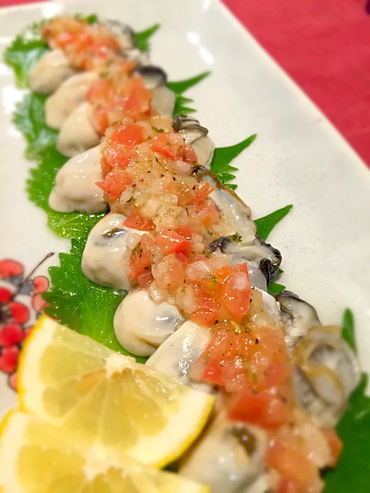 Oysters with tomato,onion and herbs.|Sayaka Jinsenji Huletteさん