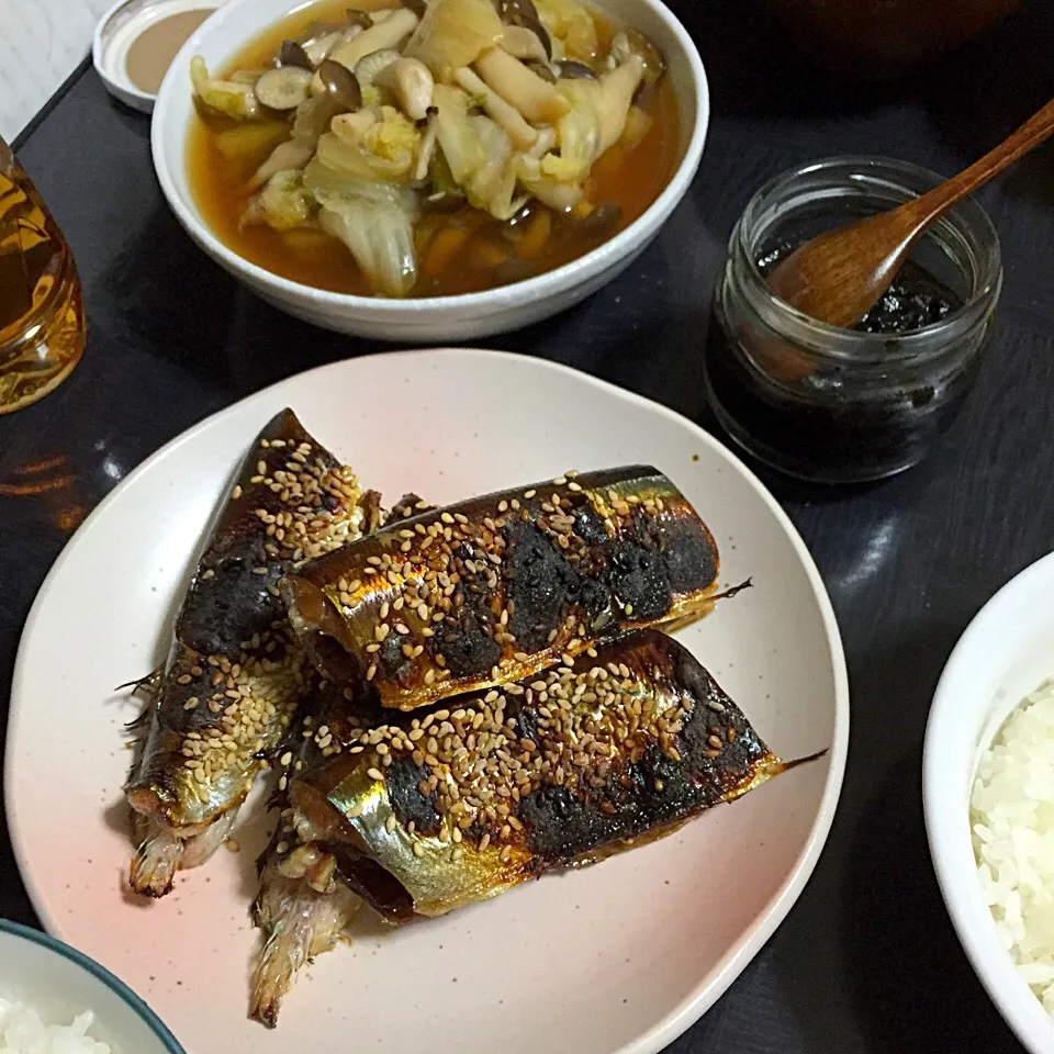 今日の晩ご飯は、秋刀魚の利久焼き、白菜としめじのくたくた生姜煮、海苔の佃煮。|ゆえさん