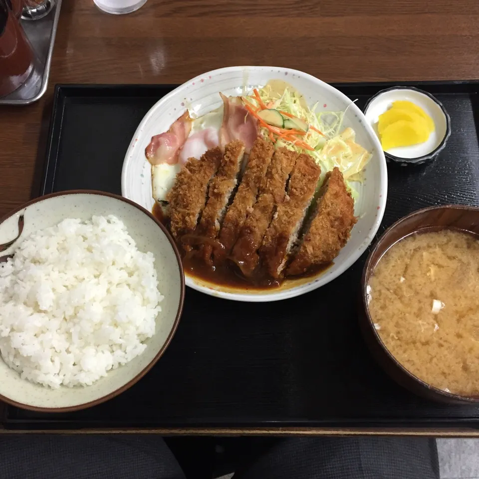 じゃんぼメンチカツ定食|アクちゃんさん