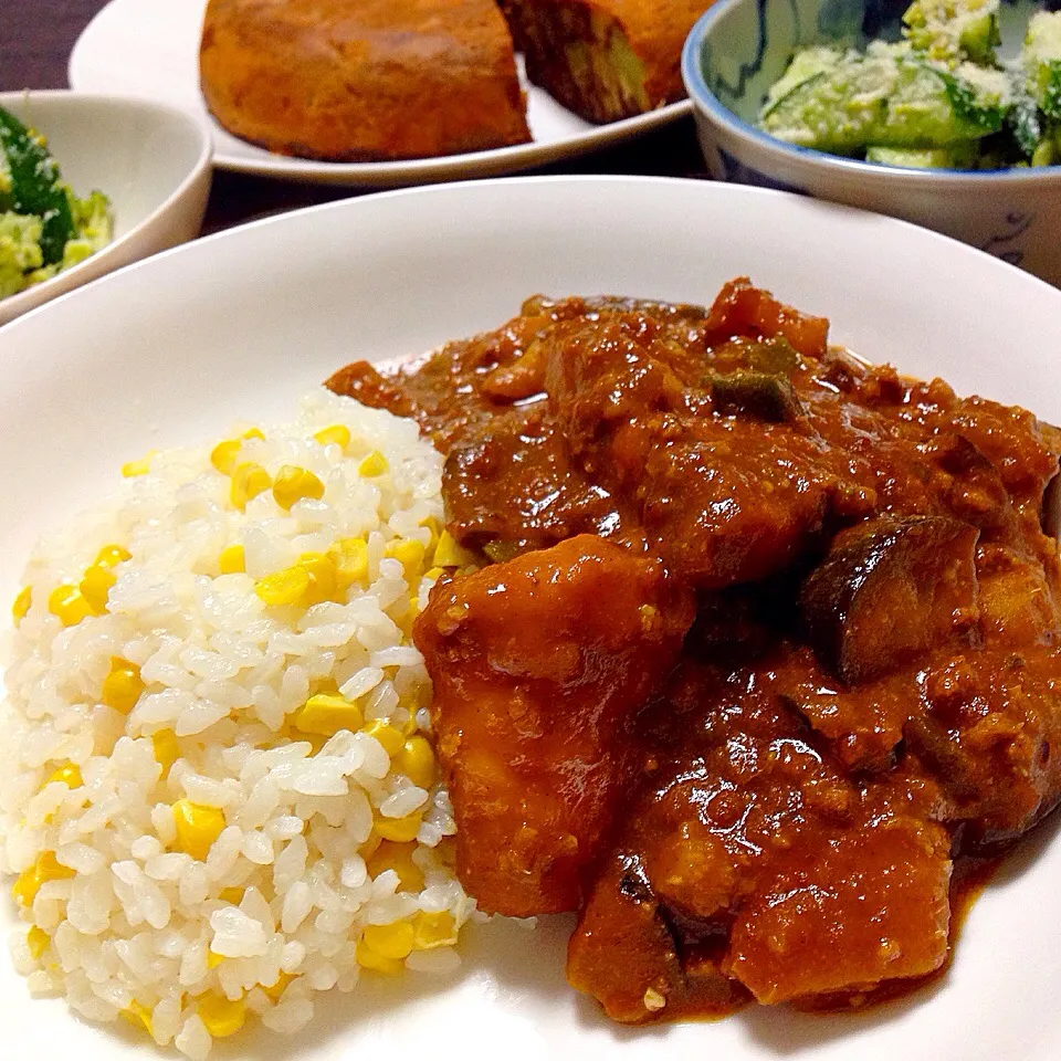 宮崎産無農薬唐芋となす、鶏肉、ひき肉、オクラ、ピーマンのカレー|Cuisineさん