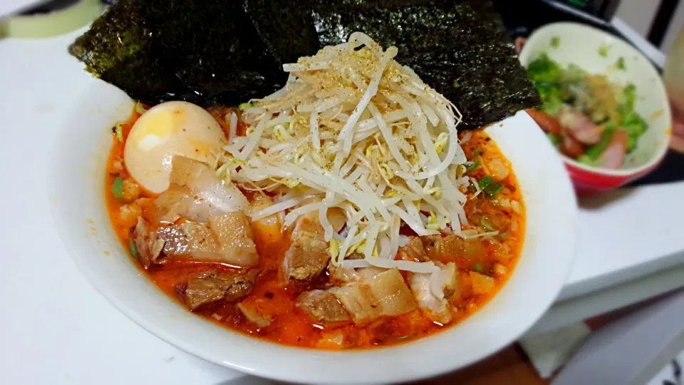 Snapdishの料理写真:ニボニボシビカラ味噌ラーメン♪|しょうたさん