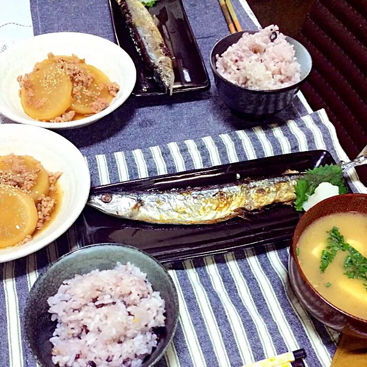 ✳︎さんま✳︎大根と挽肉の煮物✳︎なめこと豆腐の味噌汁|Yuuuuuuuさん