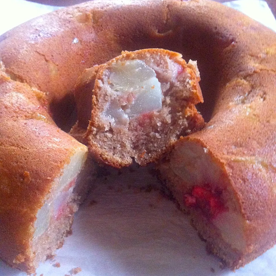 Snapdishの料理写真:Gâteau au yaourt, à la châtaigne aux poires et aux pralines.|PHILIPPEさん