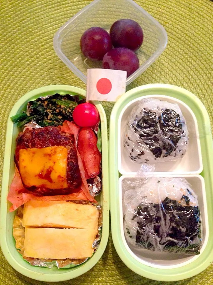 今日は年中の娘の遠足弁当。リクエストはハンバーグとほうれん草ごま和え|Emi N Maruyamaさん