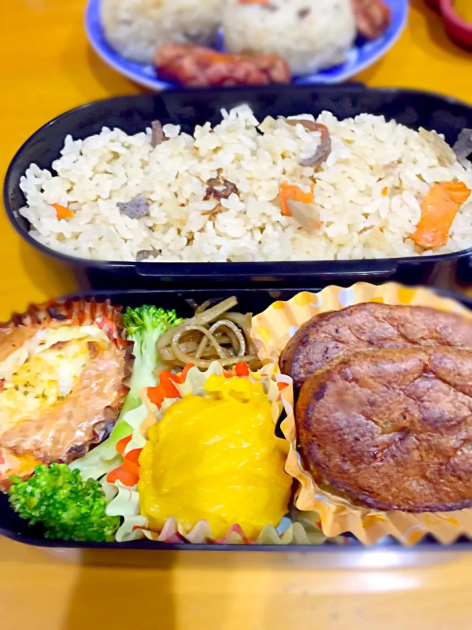 Snapdishの料理写真:子供お弁当🍱  ハンバーグ  🎃スイートパンプキン  海老グラタン  ブロッコリー  キンピラゴボウ  五目御飯|ch＊K*∀o(^^*)♪さん