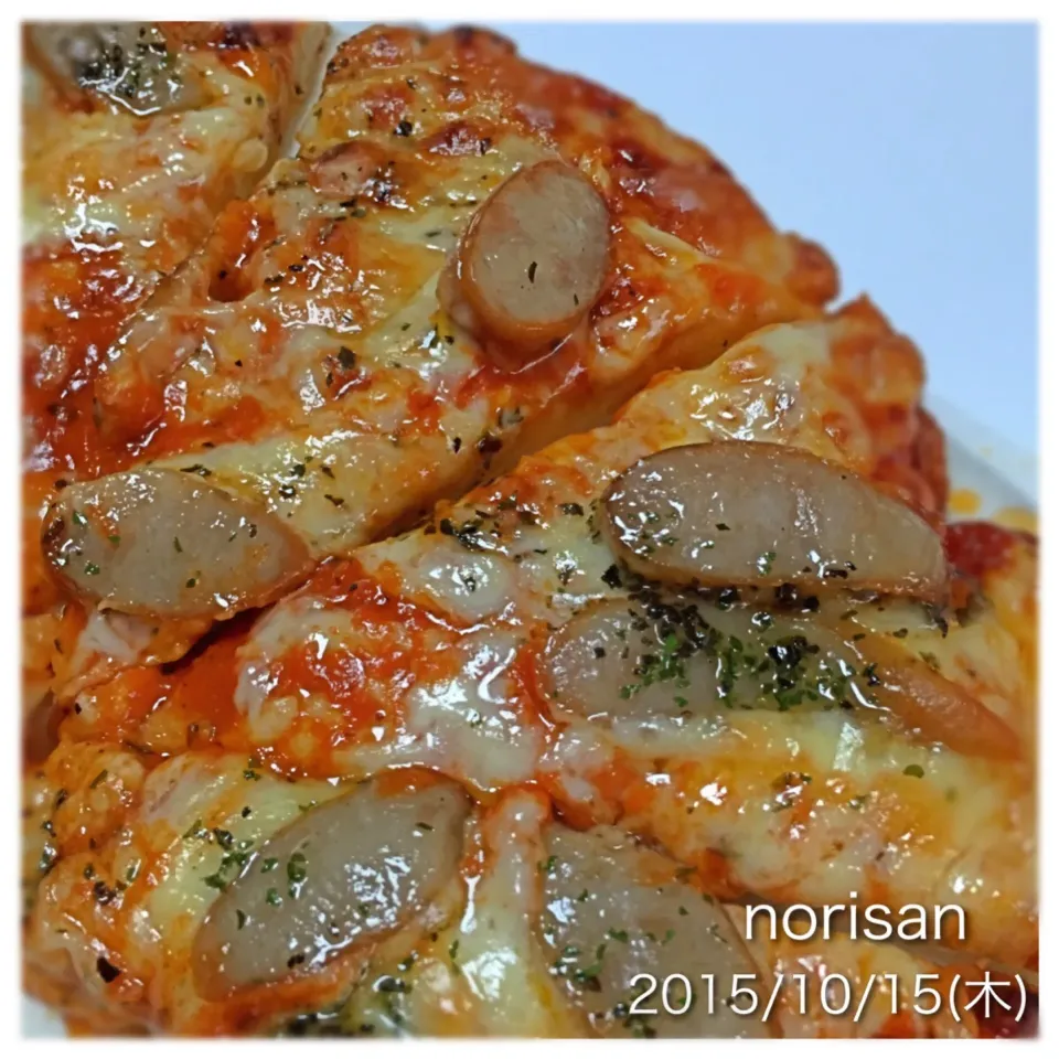 おやつ⭐️しゅんさやさんの発酵なし生地でピザ🍕リピ❤️
粗挽きソーセージをトッピング⭐️|のりさん８３さん