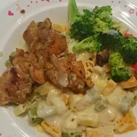 Snapdishの料理写真:teriyaki chkn & cream-sauce pasta|joanaさん