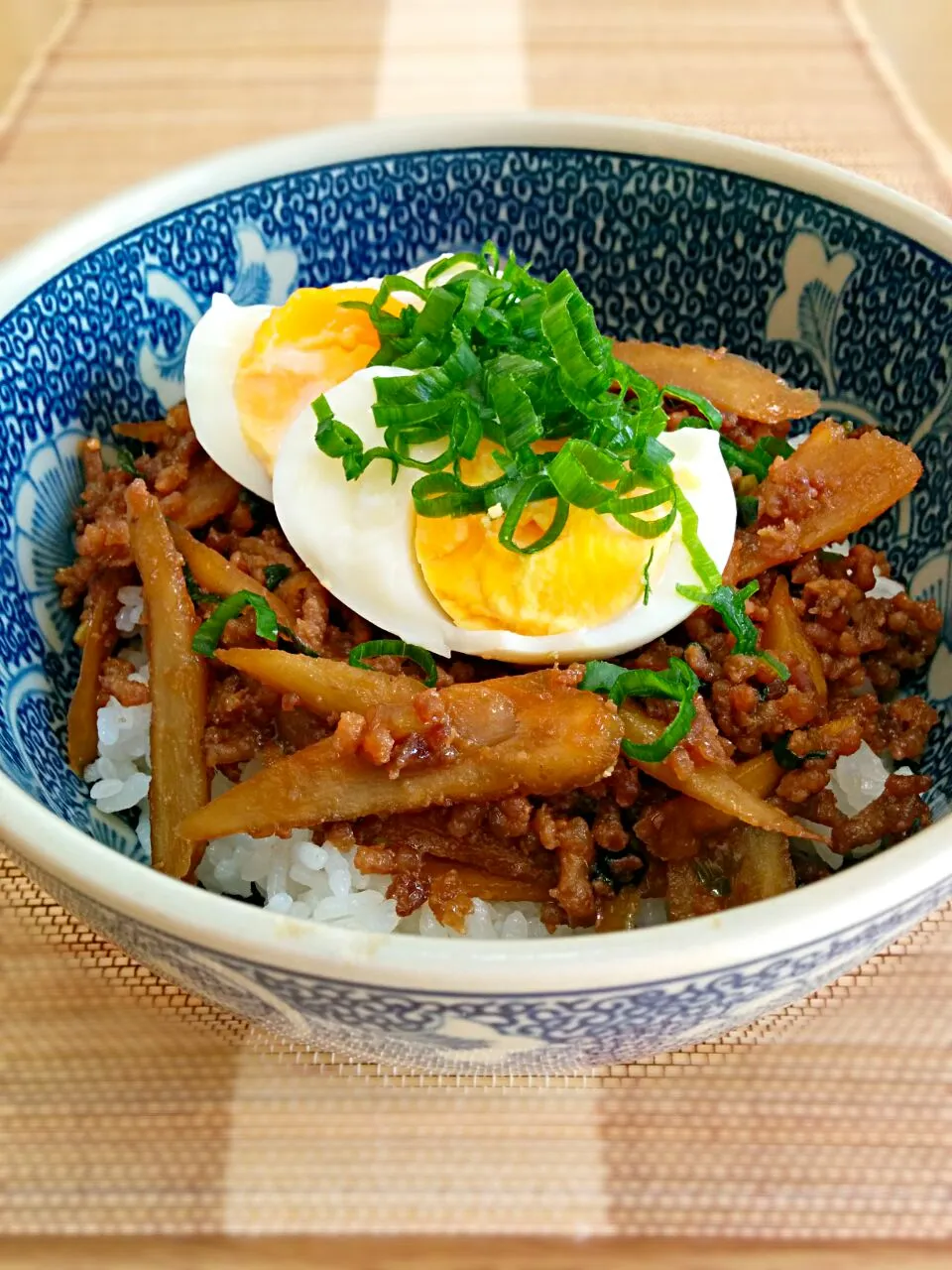 ごぼう肉味噌玉子丼*|ことり*さん