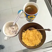 40g muesli with yogurt
2 microwaved large eggs|Sarahさん