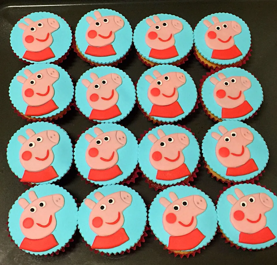 peppa pig cupcakes|Lie Lie Chongさん