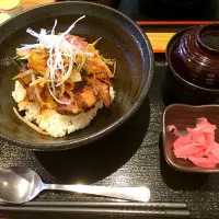 Snapdishの料理写真:1日20食限定のロースステーキ丼|Masatomo Komaiさん